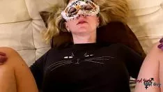 Afspelen Ik heb mijn kat verdoemd tot mijn buurman bij het kaartspel en nu wil het flexibel zijn door twee gumshoes voor mij annysugarcoat pijnjongen