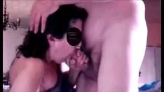 Играть Madura mater invitada a casa de amigos y en ausencia del marido la folan todos