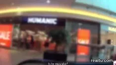 Jouer Une belle jupe tchécoslovaque a été fabriquée dans le centre commercial et fessée en pov
