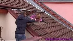Odtwórz Holenderska nastolatka cipka pokryta drewnem