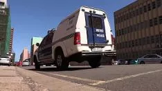 Riproduci Il poliziotto della metropolitana di Durban registra una videocassetta di sesso con un incantesimo di cocotte a tariffa