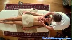 تشغيل Bosomy يعجن لحاء الأطفال بعنوان على الرف