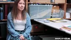 播放 阴险的鲁珀特布鲁克幸福为她贪婪的石莼