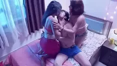 Putar Serial web panas, 2 missy 1man