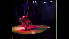 Abspielen Stossen Sie den leichten fantastischen Zeh aus