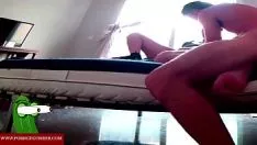 Riproduci La scopa e lo registra con una telecamera spia. raf028