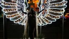 Redare Omul sfânt, Monika Fox, se plimbă neasistat pe fața de irigare din Sochi
