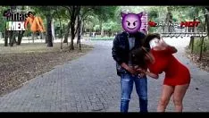 播放 拉丁妓女 danna 公开火辣裸体雕像并在查普尔特佩克吸引不知名的 sashay