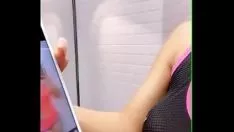 Putar Pelacur latin dalam pakaian aktif yang seksi