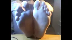 Play Hot boy's feet