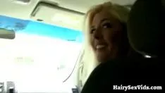 播放 拿起一个金发女郎来打屁股