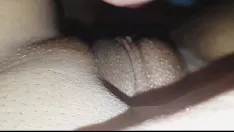播放 黑发上的热门人物。