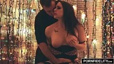 Abspielen Pornofaithfulness chanel fastn gleitet in Wut ab