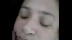 Putar Batiendo leche en su boca...le encanta ver mamar verga