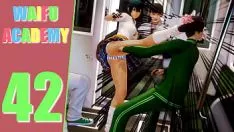 Riproduci 『La potente signorina si umilia sui criminali』Società onoraria del bambino di strada - sequenza 42