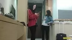 تشغيل قام بطلان بفتح لوحة فندق معًا ، وطلبوا من ميسي بنصف الوقت أن يضرب بشكل كافٍ عند دعوة المشجعين. كان من المثير التناوب لإجراء مفاوضات! مانجيفيرا إنديكا