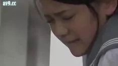 Reproduzir Uma garota de passo japonesa e gerar trabalho em uma trilha