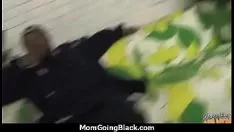 Reproduzir Peitos grandes inextinguíveis raciais 25