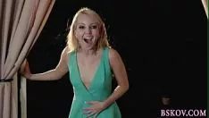 Odtwórz Porno nastolatka dostaje spermę nerwową na twarz