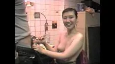 تشغيل Schoolma'am Sayako تمتص أحذية العلكة في حانة مجانًا ، يا لها من عاهرة fucworld-beater