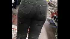 Reproduzir Bela bunda em macacão preto rápido