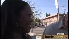 Reproducir grupo racial upspang con gamuzas blancas