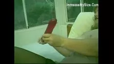 再生 異常な赤ちゃんが巨大なおっぱいを遊び出す