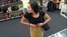 Reproduzir Estudante morena não profissional trocou sua vagina por dinheiro em