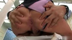 再生 熱い子猫が激しく突かれました