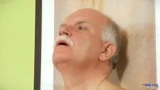 Redare Fata cu coarne bătrână de bătrână favorabilă