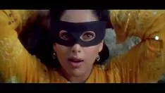 Putar Suarakan garam Arya dalam pencarian saree panas
