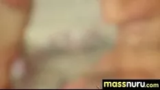 Afspelen Nuru knead eindigt met een hete douche en neukbeurt 8
