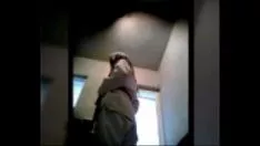 播放 斯莫特利在罐头里撒尿，