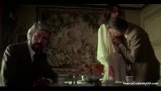 Играть Хроники Корин Клери, 1975 год.