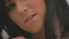 播放 火辣女神克洛伊用假阳具操 hgaeliclf