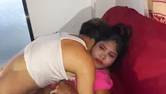 Reproducir Ella hace su primera mamada frente a la cámara videos caseros de sexo caliente