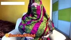 Jouer Arabe musulman hijab jeans cul butin se masturbant chatte clito sur cam enregistrement 14 février