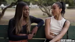 Reproducir La madrastra Ana Foxxx inicia a Lexis Tae en un encuentro lésbico prohibido