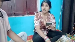 Reproducir Desi Bhabhi llama al repartidor de Delhi para darle una sorpresa traviesa