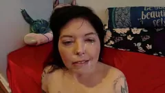 Afspelen Geïnkte MILF Luna Cravez's intense pijpbeurt en cumshot