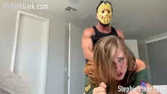 Abspielen Jason-Kostüm-Rollenspiel: Gefesselte und geknebelte Slutworks-Parodie