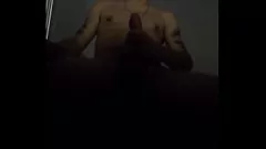 Afspelen Achter haar rug: intense masturbatie- en orgasmesessie