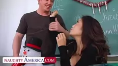 Jouer La petite asiatique Kaiya Lynn obtient un bonus de Noël collant dans sa chatte