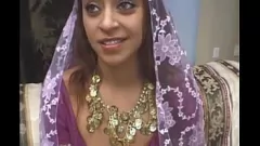 Redare Arab threesome cu latmi în hijab - hardcore dracului și cumshot
