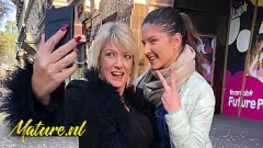 Odtwórz 56 -letnia Milf Amy i nastolatka Francesca DiCaprio w dzikim spotkaniu lesbijek