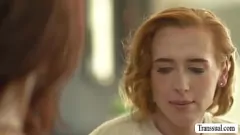 Jouer Les voisins de la T-Girl en lingerie sont anal dans une rencontre hardcore aux traits