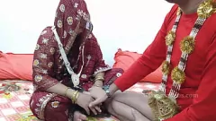 تشغيل يبدأ الزوج في صناعة الحب العاطفي مع الزوجة المتزوجة حديثًا: الجنس الهندي الصوتي