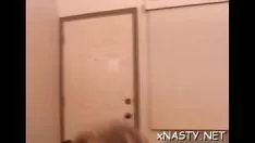 Oynat Duygusal etekle emiş sürecini gözetleyin