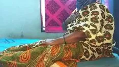 再生 インドのチートが人妻サリーを蘇らせ、ウェブカメラで罪の到来を告げる